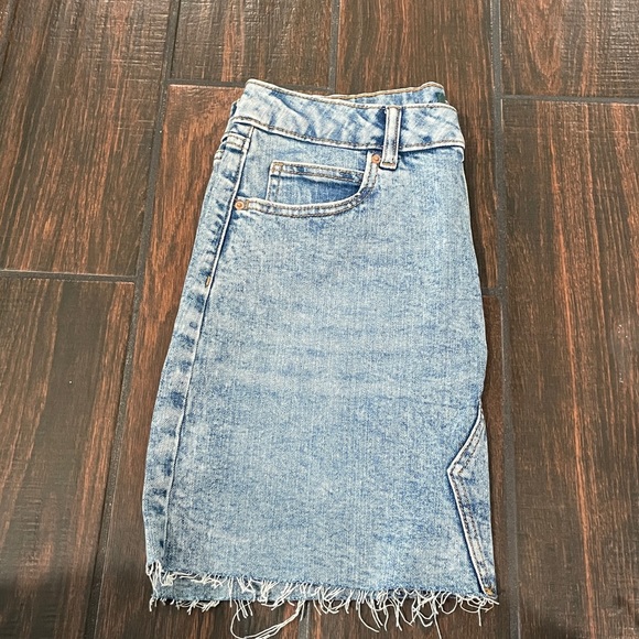 Wild Fable Denim mini skirt women’s size 12 - Picture 6 of 7